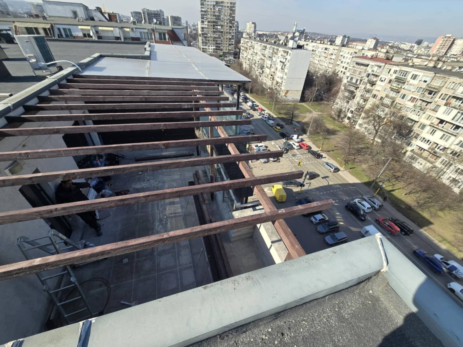 Монтаж на дървена конструкция — висока сграда