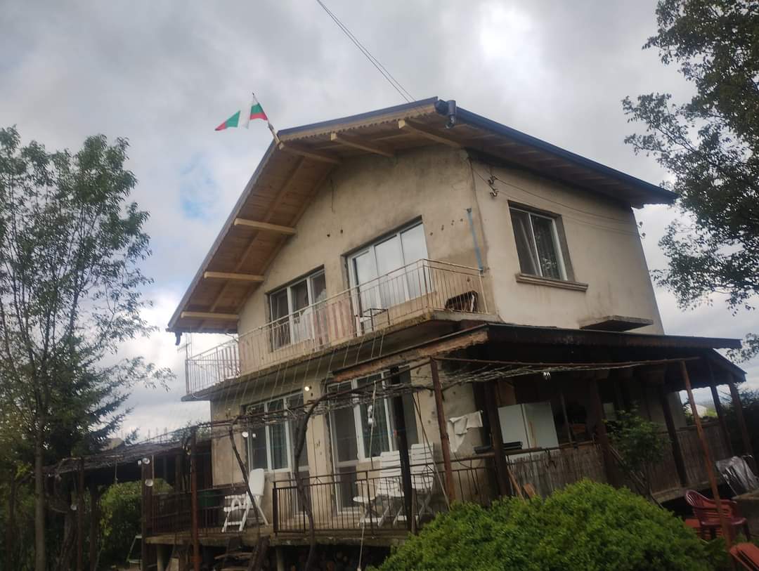 Завършен обект — нов покрив и навес